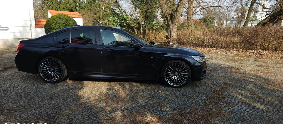 BMW Seria 7 cena 165000 przebieg: 260000, rok produkcji 2016 z Legionowo małe 497